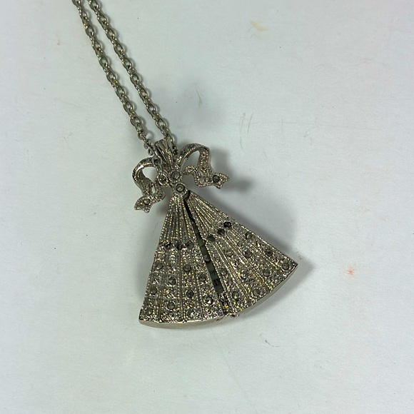 Vintagege Collezio Fan Watch Necklace and Earrings - Picture 3 of 8